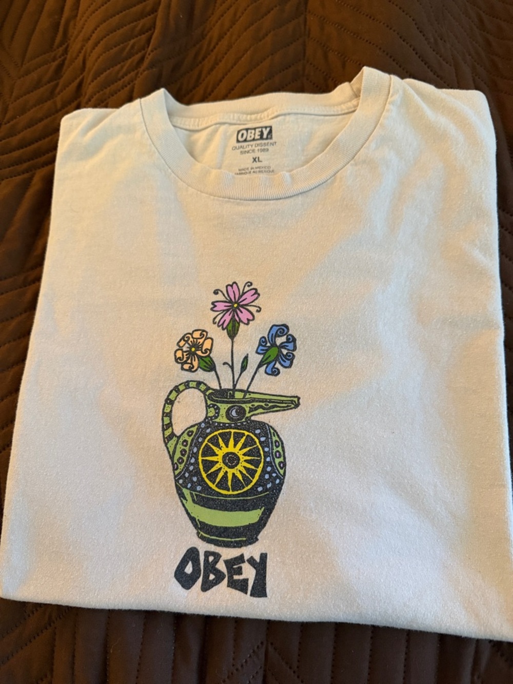 Obey Off White Graphic Tee size XL